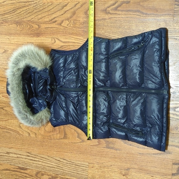 Navy Blue Gap Puffer Vest with a Fur Hood Size M Zip Up - Picture 2 of 10